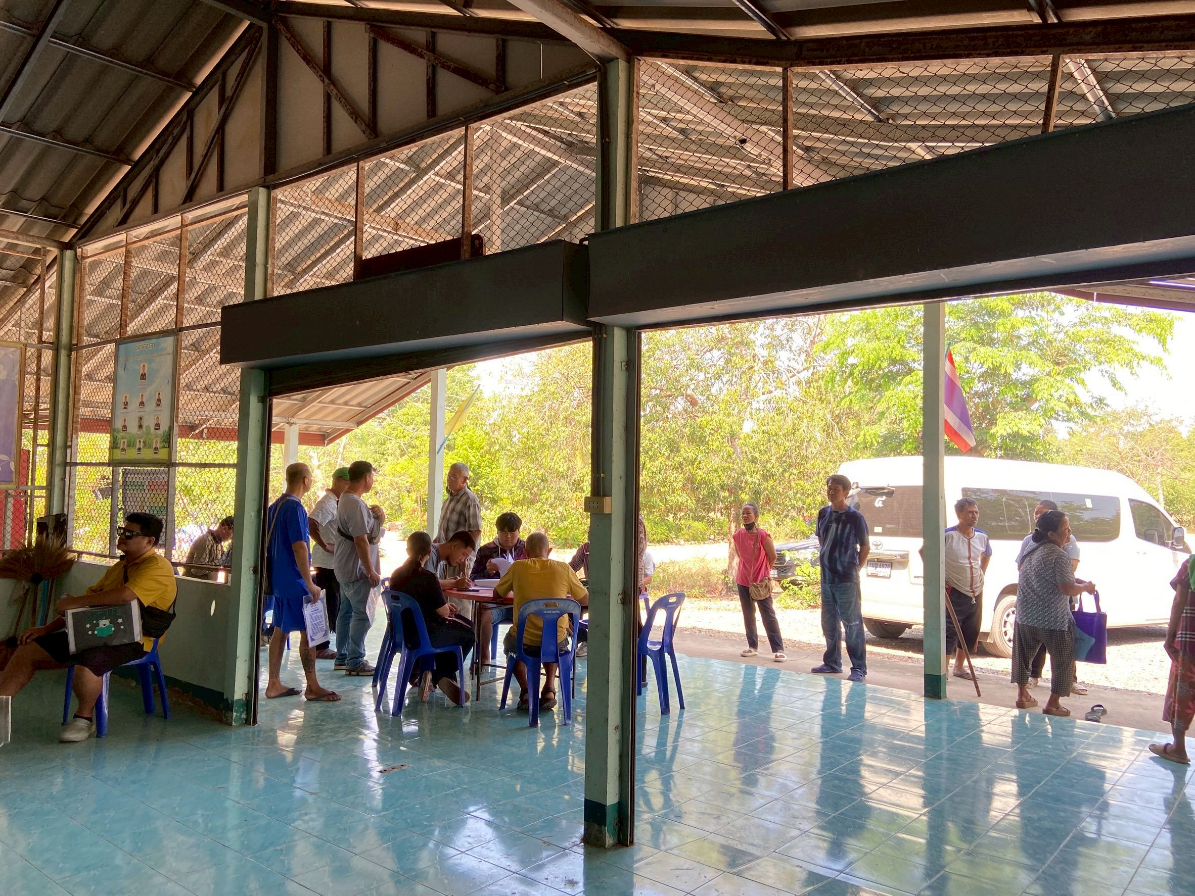 title - วันที่ 9 เมษายน 2569 นายวิทูล ประดิษฐบูญ ปฏิรูปที่ดินจังหวัดปราจีนบุรี มอบหมายให้ นายลิขิต ผันผ่อง หัวหน้าฝ่ายกฎหมาย พร้อมด้วย เจ้าหน้าที่ ส.ป.ก.ปราจีนบุรี ลงพื้นที่ออกหน่วยบริการเคลื่อนที่ “Mobile Unit”และบริการปรึกษาข้อกฎหมายที่เกี่ยวข้องกับการปฏิรูปที่ดิน ณ ตำบลแก่งดินสอ อำเภอนาดี จังหวัดปราจีนบุรี